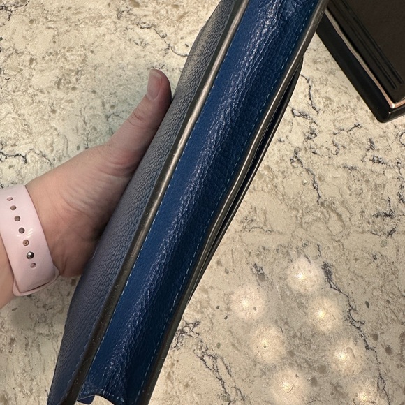 Coach Hayden - Picture 13 of 13